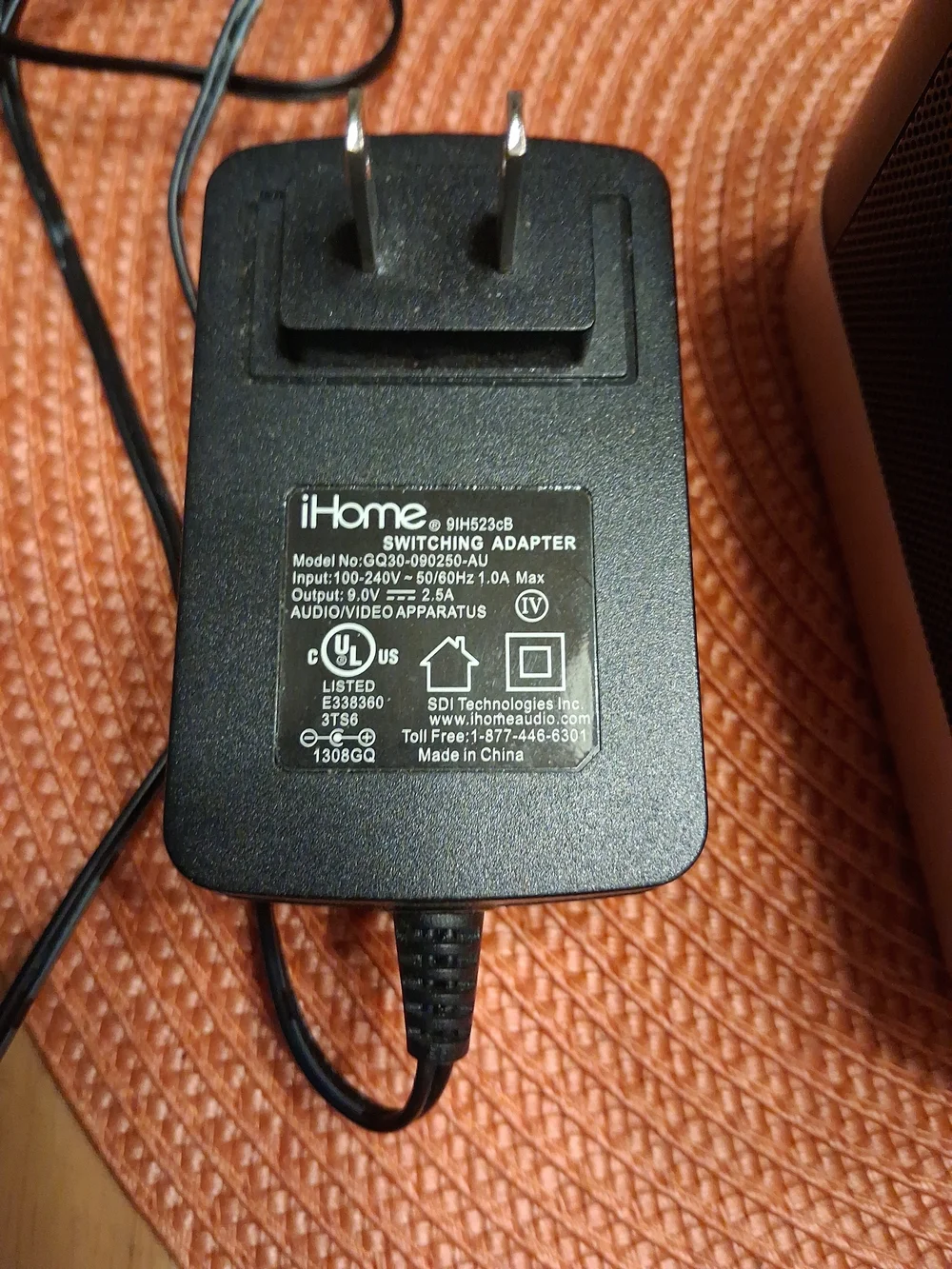 iHome Space Saving Wake Sleep Lighting Dock FM Radio Alarm Clock Speaker - IPL8